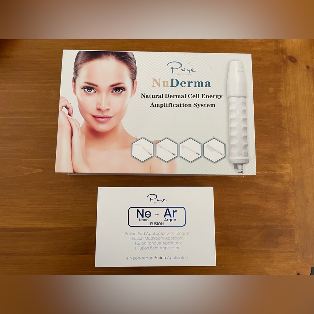 Nuderma High Frequency Wand + extra set of Neon and Argon fusion attachments.